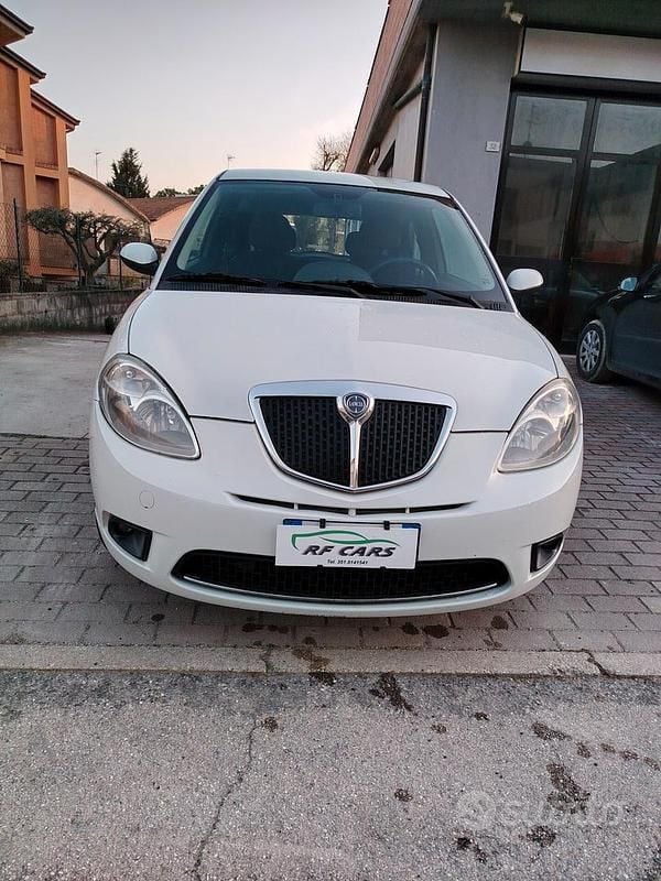 Usado Lancia Ypsilon 60 HP (44 kW) 2008 Branco Citadino