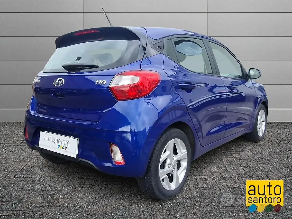 Usata Hyundai i10 67 CV (49 kW) 2024 Blu Utilitaria