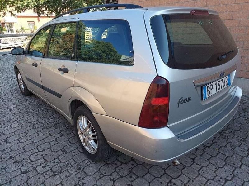 Usata Ford Focus Ghia 90 CV (66 kW) 2000 Argento Station wagon