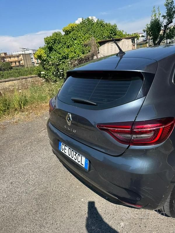 Usata Renault Clio V 101 CV (74 kW) 2021 Grigio Berlina