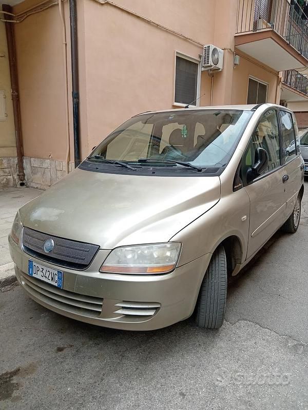 Usata Fiat Multipla 120 CV (88 kW) 2008 Giallo Monovolume