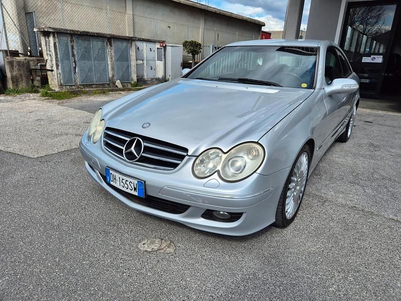 Usata Mercedes CLK220 Avantgarde 149 CV (109 kW) 2007 Argento Coupé
