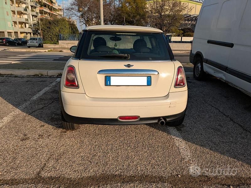 Usata Mini ONE 75 CV (55 kW) 2009 Bianco Utilitaria
