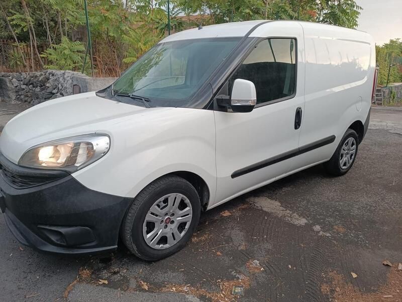 Bianco Usata 2018 Fiat Doblò Easy Monovolume | 9300 € (Buon prezzo) - Immagine 1/4