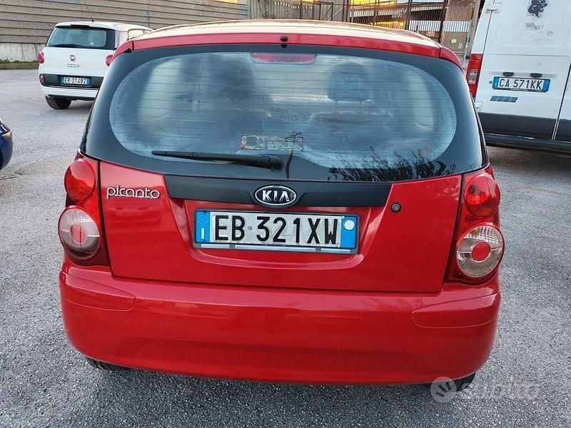 Käytetty Kia Picanto 61 HP (44 kW) 2009 Punainen Viistoperä