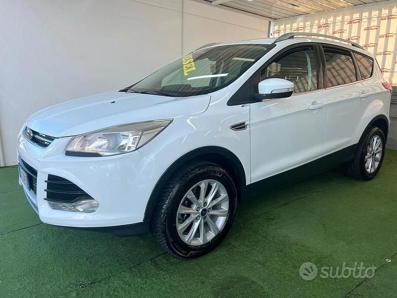 Usado Ford Kuga Titanium 150 CV (110 kW) 2015 Blanco SUV