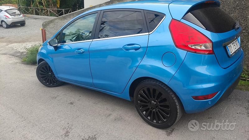 Usata Ford Fiesta 100 CV (73 kW) 2009 Blu Utilitaria