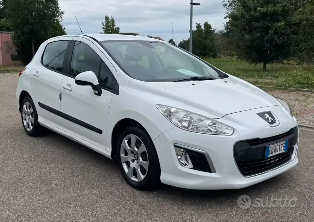 Usata Peugeot 308 Premium 98 CV (72 kW) 2011 Other Berlina