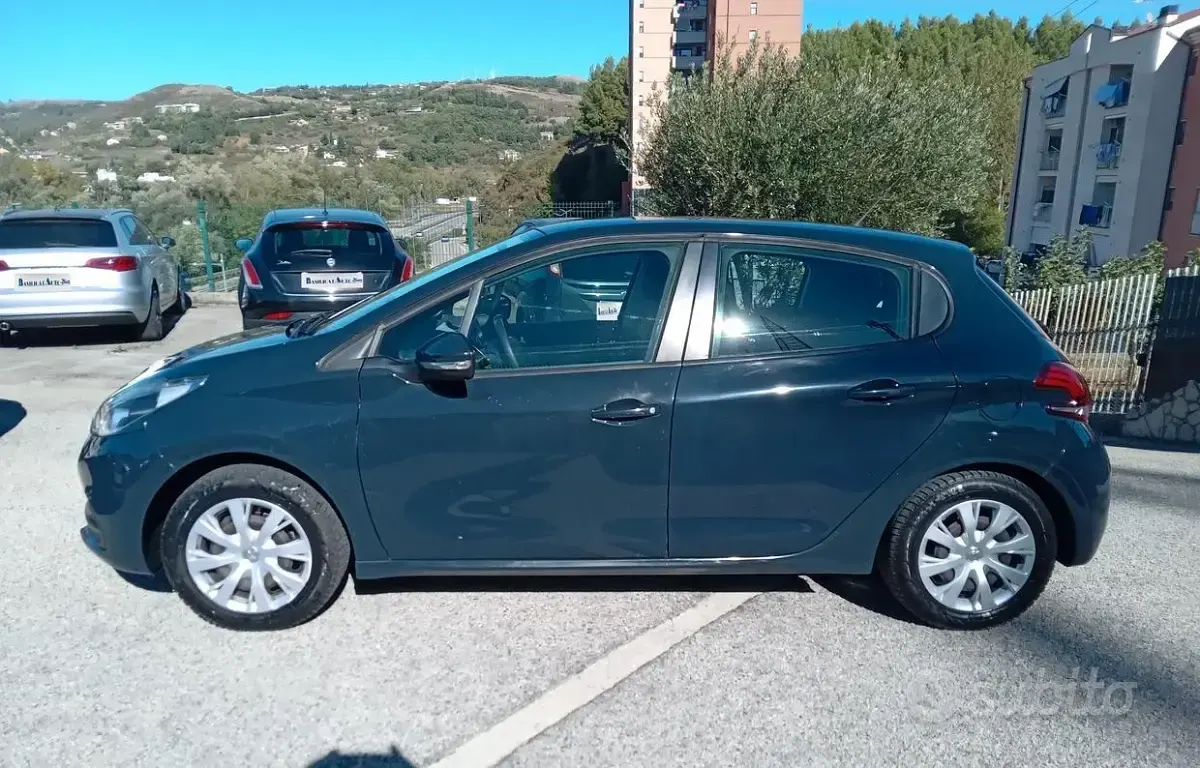 Usata Peugeot 208 Active 68 CV (50 kW) 2016 Grigio Utilitaria