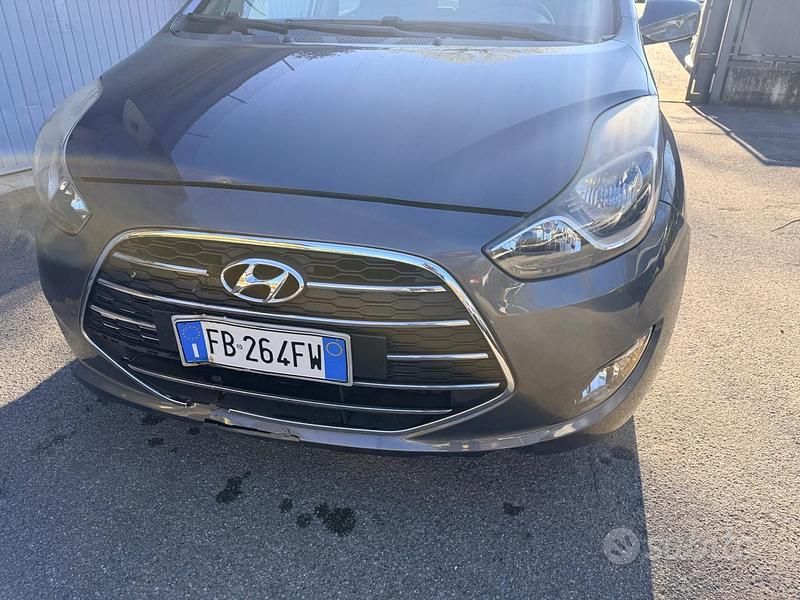 Usata Hyundai ix20 Classic 90 CV (66 kW) 2015 Grigio Utilitaria