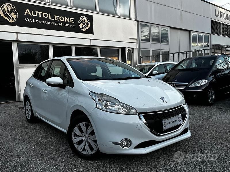 Other Usata 2014 Peugeot 208 Access Due volumi | 2500 € (Buon prezzo) - Immagine 1/4