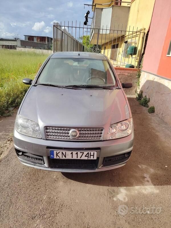 Grigio Usata 2004 Fiat Punto Due volumi | 2200 € (Cara) - Immagine 1/4