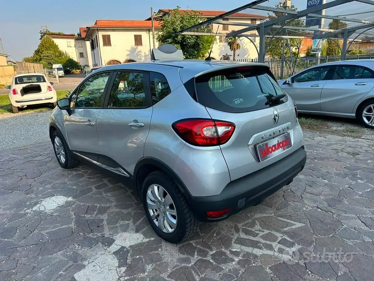 Usata Renault Captur Iconic 90 CV (66 kW) 2015 Grigio SUV