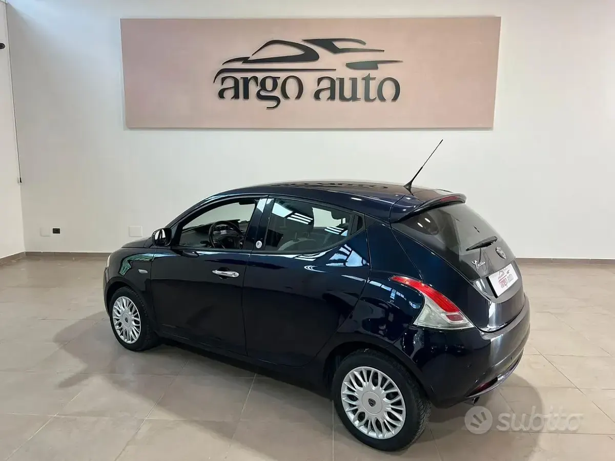 Usata Lancia Ypsilon Gold 69 CV (50 kW) 2017 Blu/azzurro Utilitaria