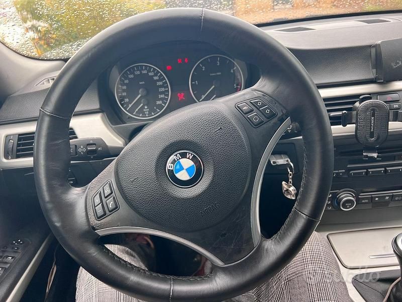 Usata BMW 320 177 CV (130 kW) 2007 Nero Berlina