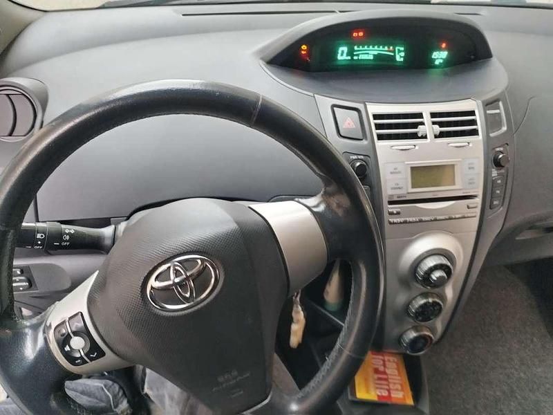 Usata Toyota Yaris Sol 87 CV (63 kW) 2006 Blu/azzurro Berlina