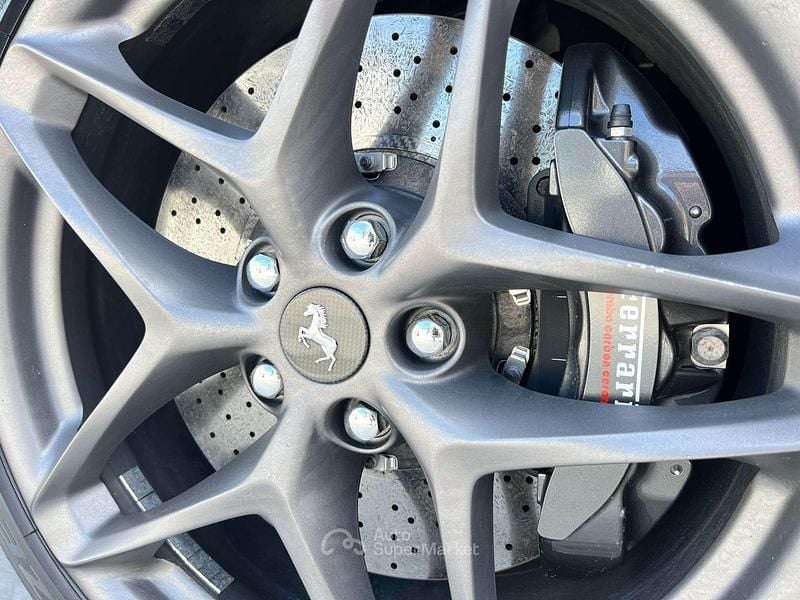 Usata Ferrari Roma 620 CV (456 kW) 2020 Grigio silverstone Coupé