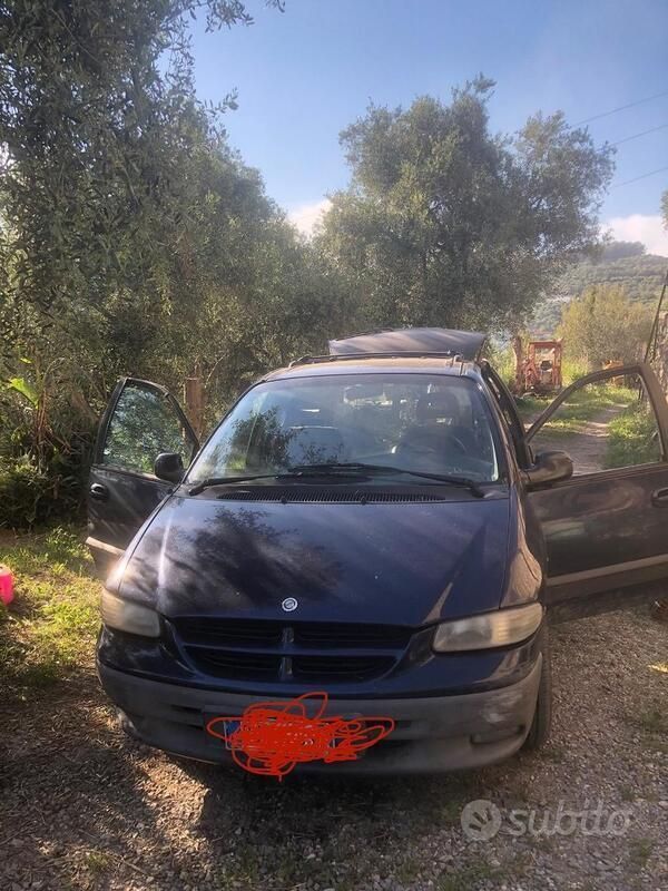 Usata Chrysler Grand Voyager 2000 Blu Monovolume