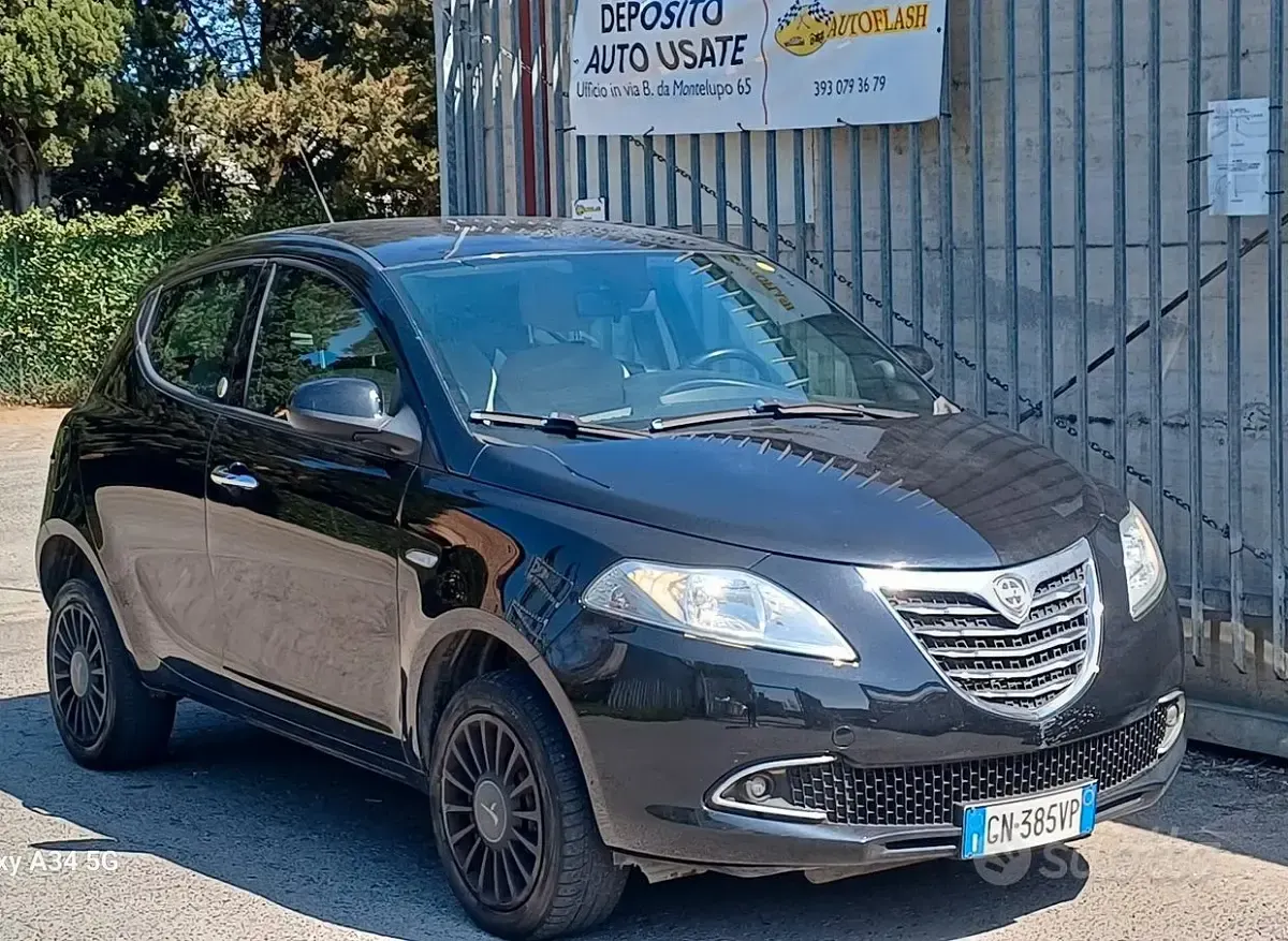 Usata Lancia Ypsilon Silver 80 CV (58 kW) 2013 Nero Utilitaria