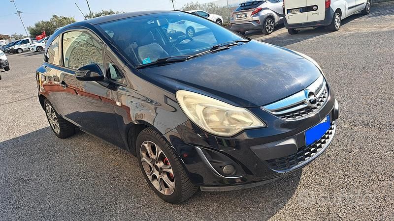 Usata Opel Corsa 95 CV (69 kW) 2012 Nero Utilitaria
