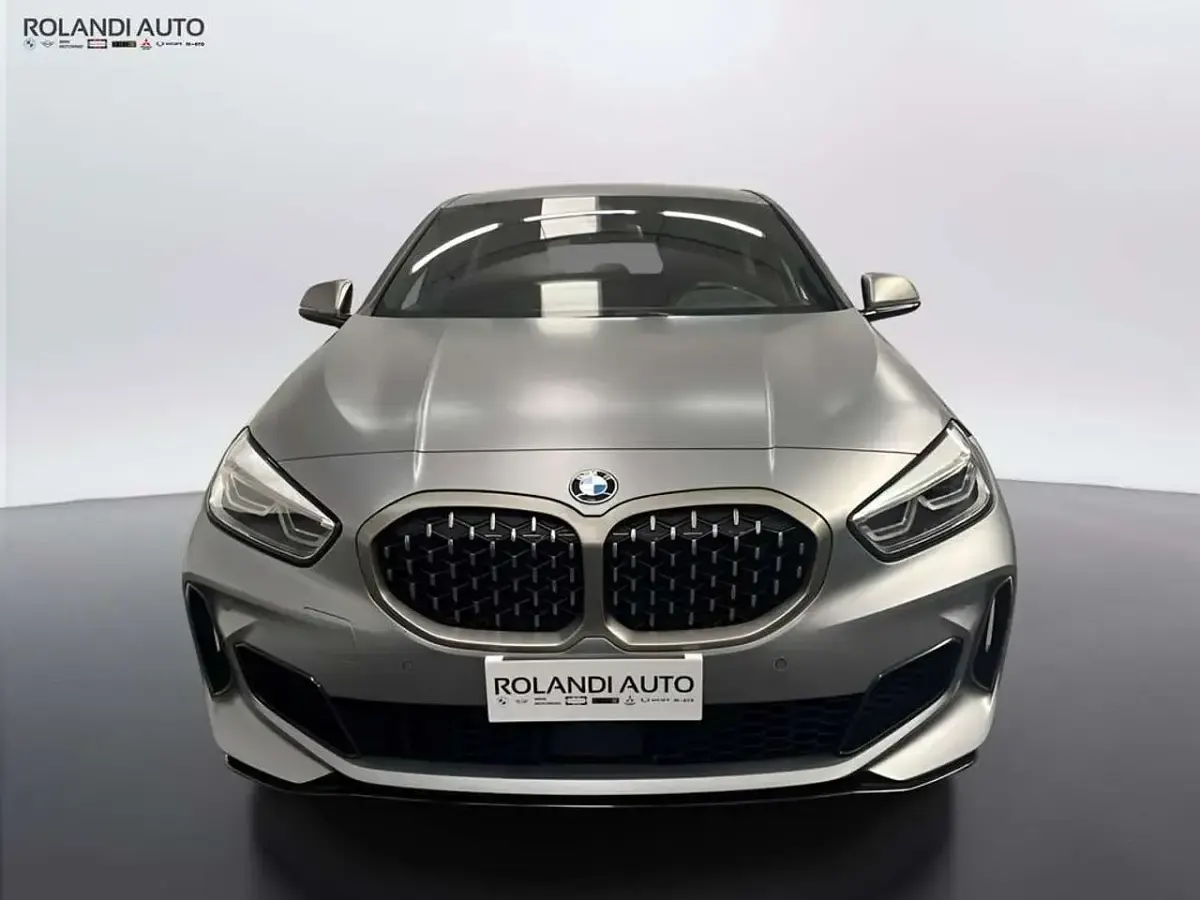 Usata BMW 135 306 CV (225 kW) 2022 Frozen pure grey metallizzato Utilitaria