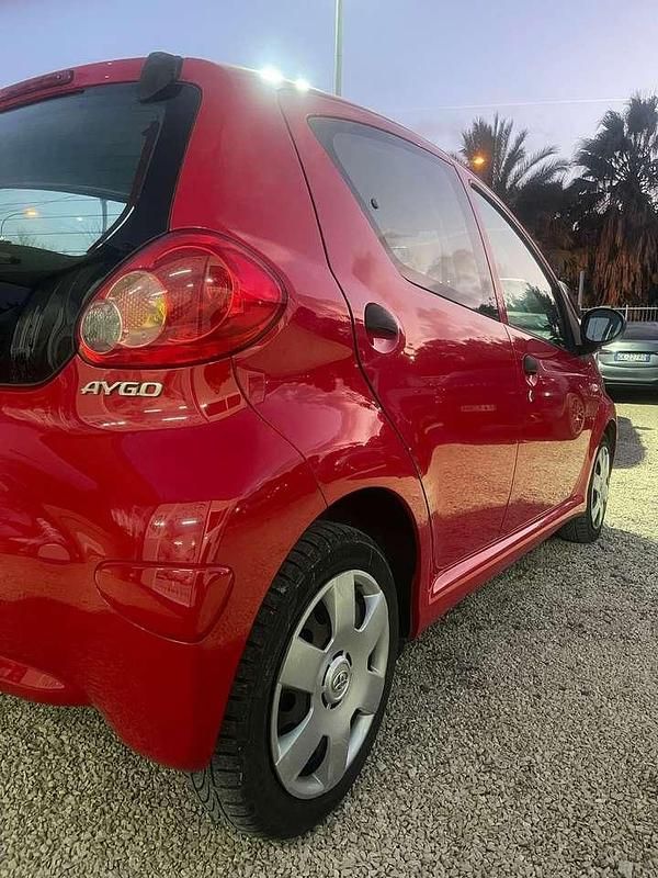 Usata Toyota Aygo 68 CV (50 kW) 2009 Rosso Utilitaria