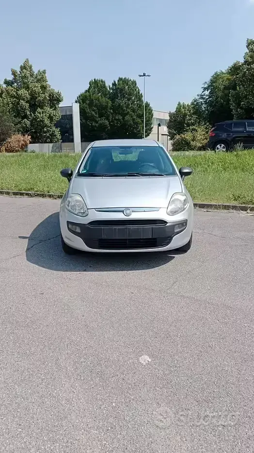 Usata Fiat Punto Evo Dynamic 77 CV (56 kW) 2010 Grigio Utilitaria