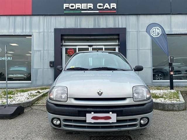 Grigio Usata 2001 Renault Clio II Tre volumi | 1300 € (Buon prezzo) - Immagine 1/4