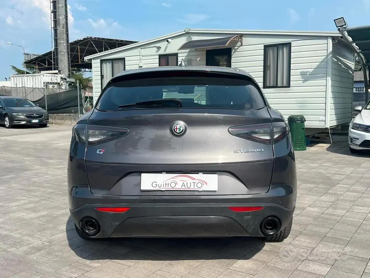 Usata Alfa Romeo Stelvio Super 209 CV (153 kW) 2023 Grigio SUV