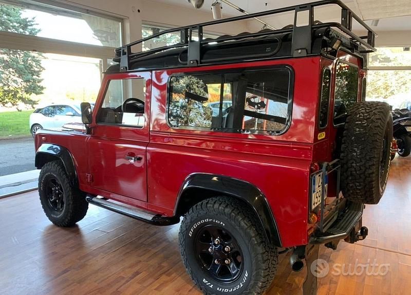 Usata Land Rover Defender SE 122 CV (89 kW) 2009 Rosso SUV