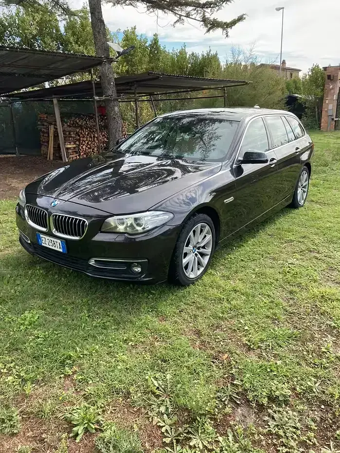 Usata BMW 530 Luxury Line 258 CV (189 kW) 2015 Nero Station wagon