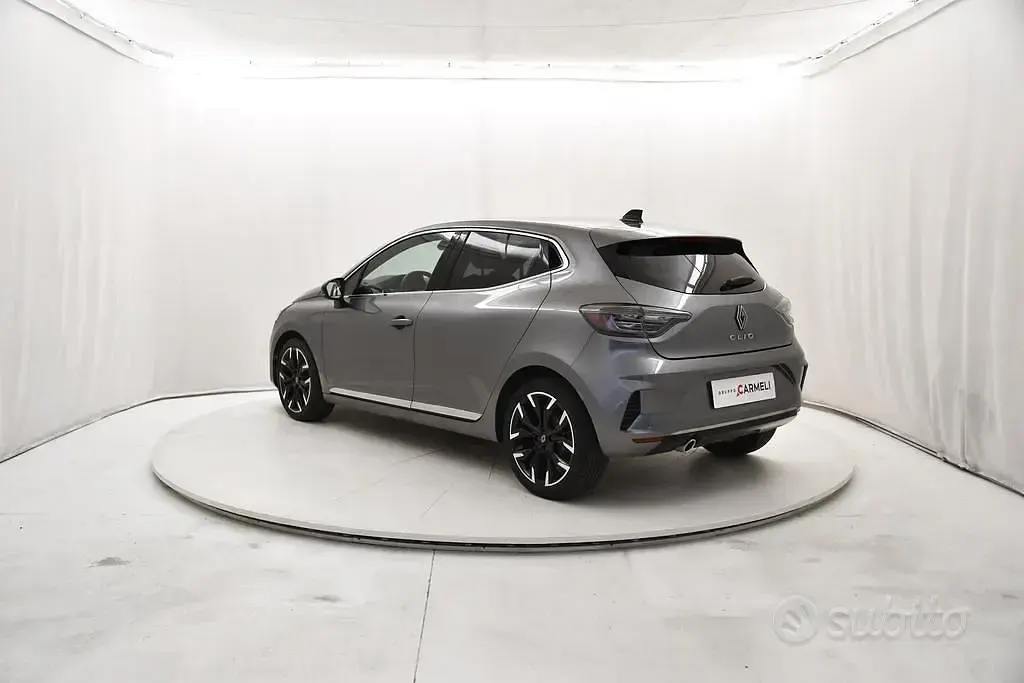 Usata Renault Clio V Techno 101 CV (74 kW) 2025 Grigio Berlina
