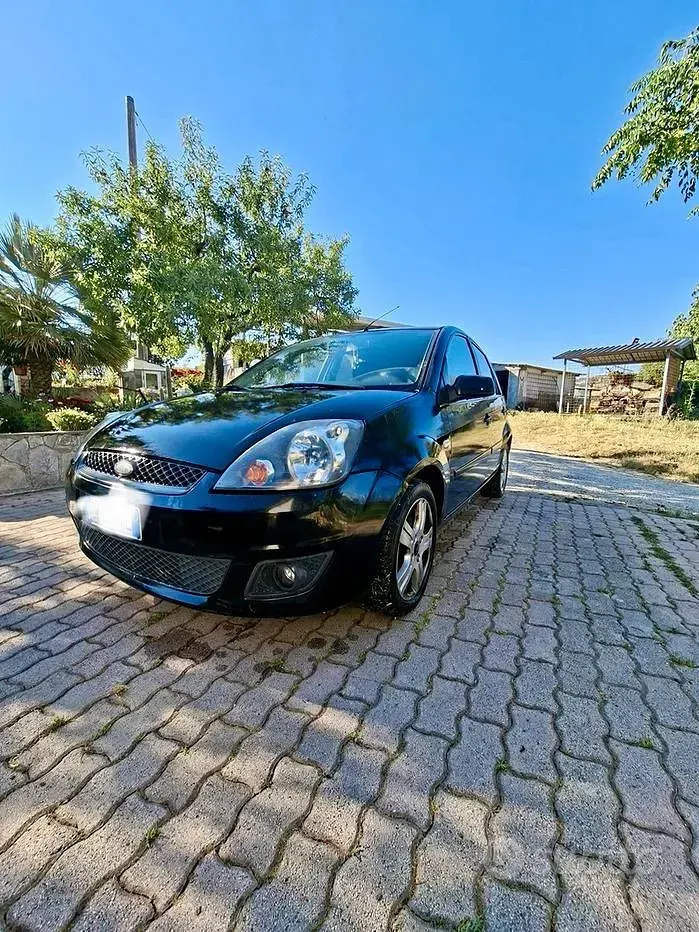 Usata Ford Fiesta 69 CV (50 kW) 2008 Nero Utilitaria
