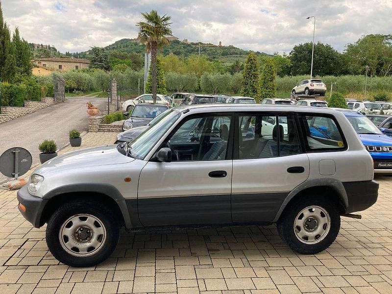 Usata Toyota RAV4 128 CV (94 kW) 1997 Grigio metallizzato SUV