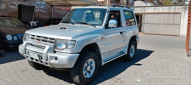 Argento Usata 1997 Mitsubishi Pajero Top SUV | 6999 € (Buon prezzo) - Immagine 1/4