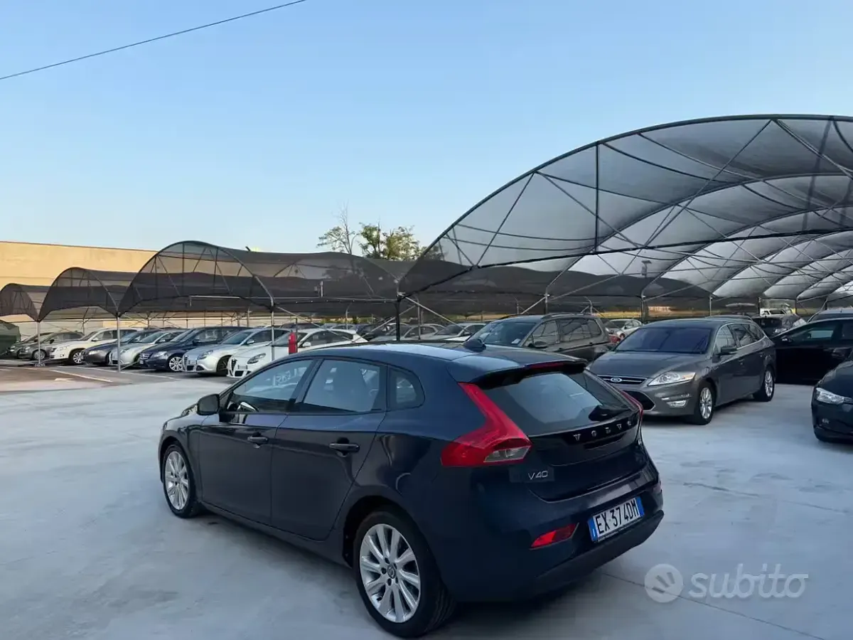 Usata Volvo V40 Kinetic 115 CV (84 kW) 2012 Grigio Utilitaria