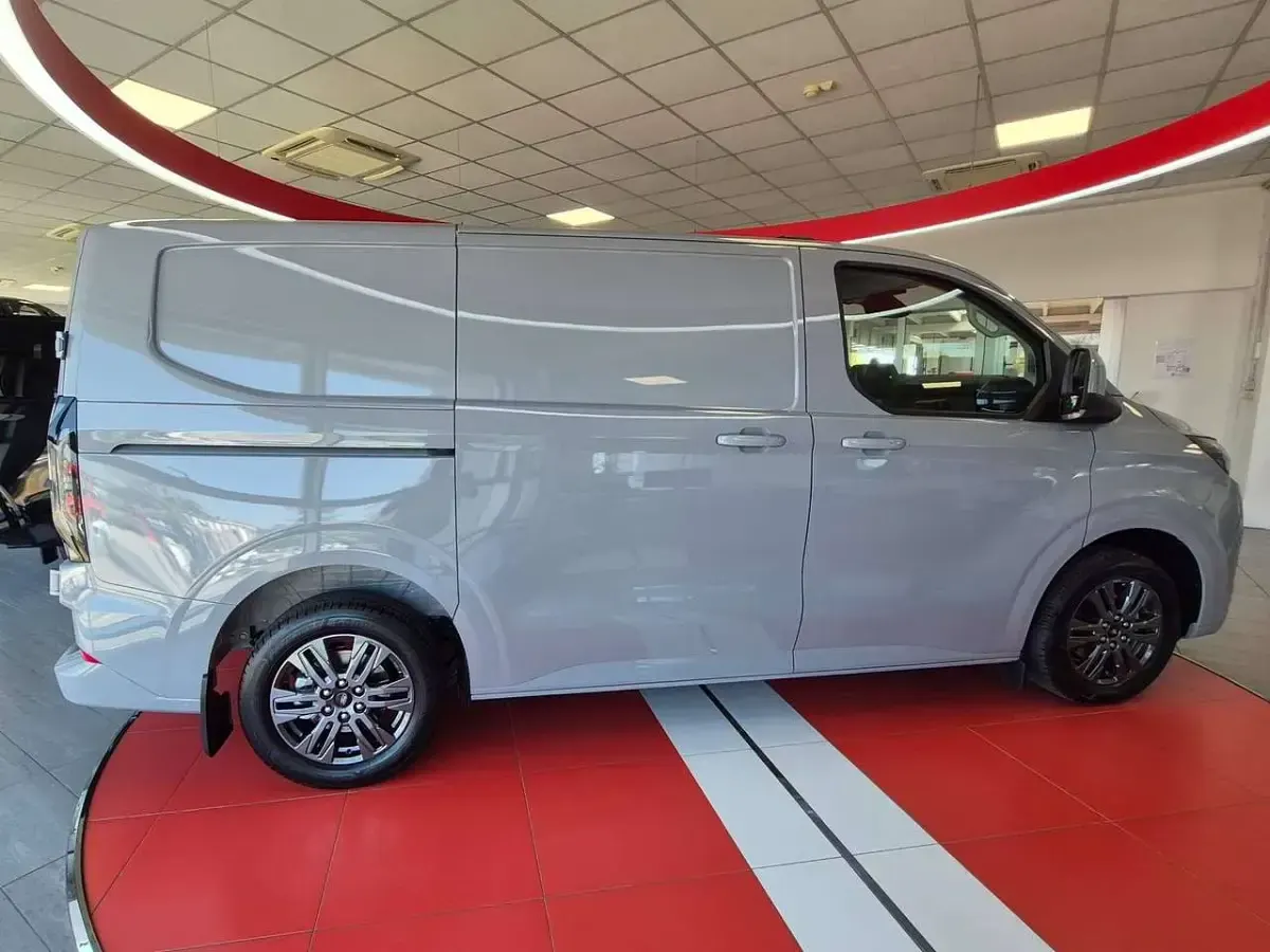 Nuova Ford Transit Custom Titanium 232 CV (170 kW) 2026 Grey matter Furgone