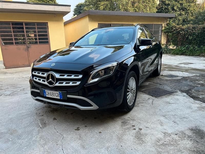 Usata Mercedes GLA180 2019 Nero SUV