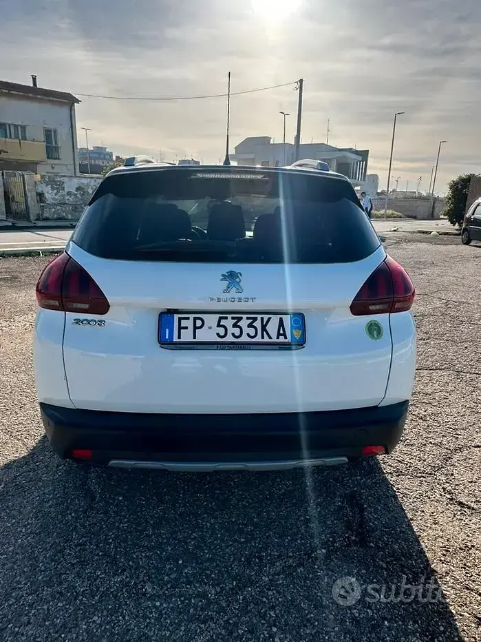 Usata Peugeot 2008 Allure 120 CV (88 kW) 2018 Bianco SUV