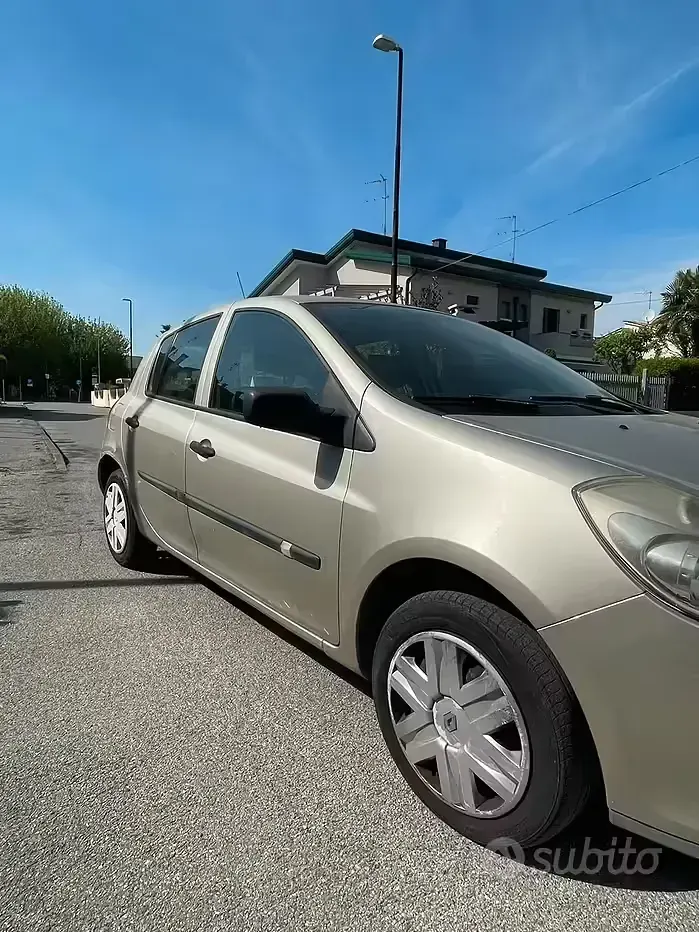 Usata Renault Clio II 75 CV (55 kW) 2006 Berlina