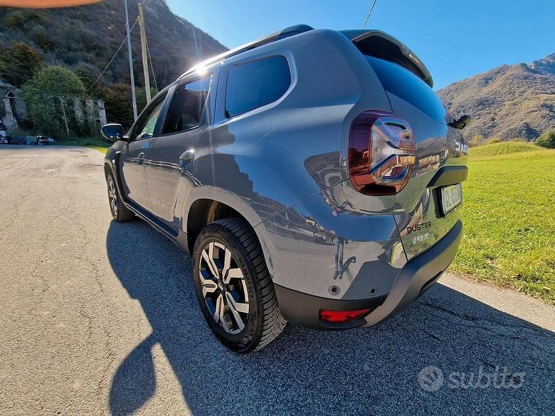 Usata Dacia Duster Journey 116 CV (85 kW) 2022 Grigio Berlina
