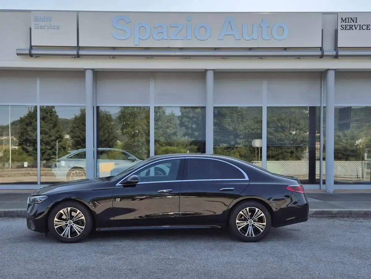 Usata Mercedes E220 Premium Plus 194 CV (142 kW) 2025 Nero Berlina