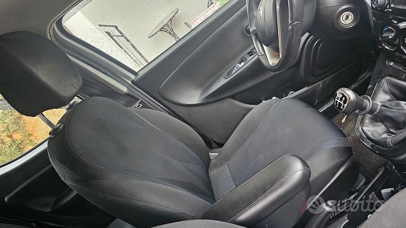 Usata Lancia Ypsilon 69 CV (50 kW) 2018 Grigio Utilitaria