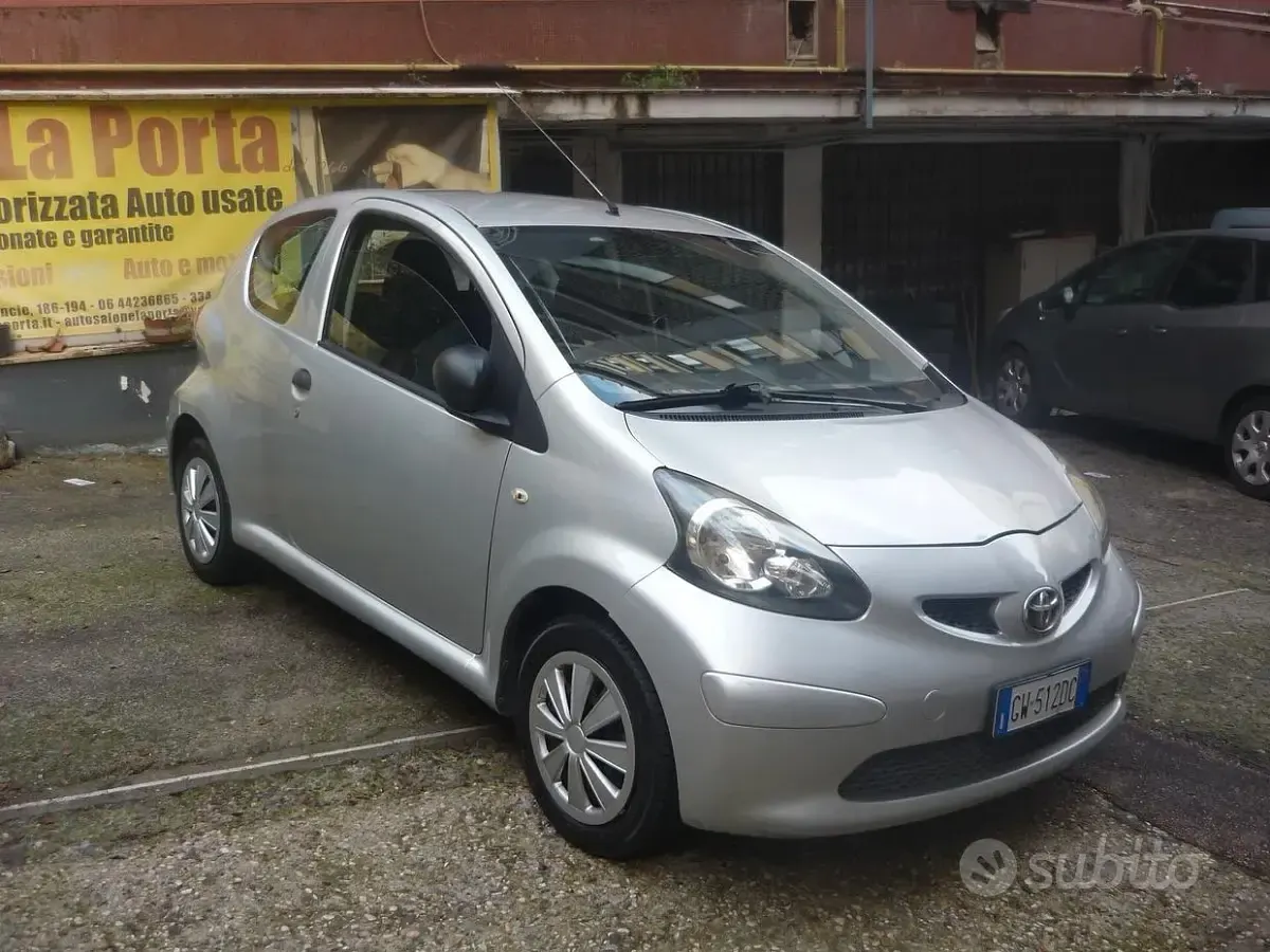 Usata Toyota Aygo Sol 68 CV (50 kW) 2008 Grigio Utilitaria