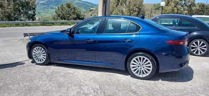 Usata Alfa Romeo Giulia Super 150 CV (110 kW) 2017 Blu Berlina
