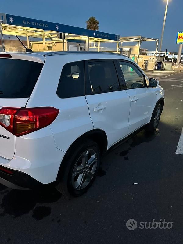 Usata Suzuki Vitara 120 CV (88 kW) 2017 Bianco SUV
