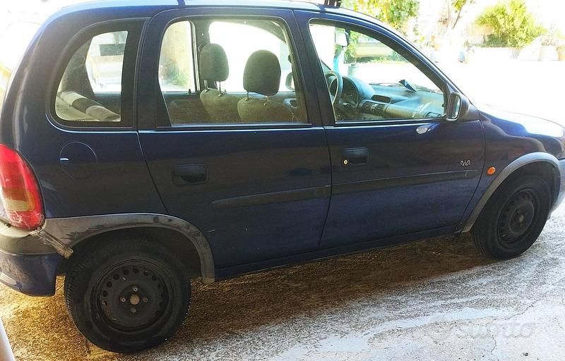 Usata Opel Corsa 67 CV (49 kW) 2000 Blu Berlina