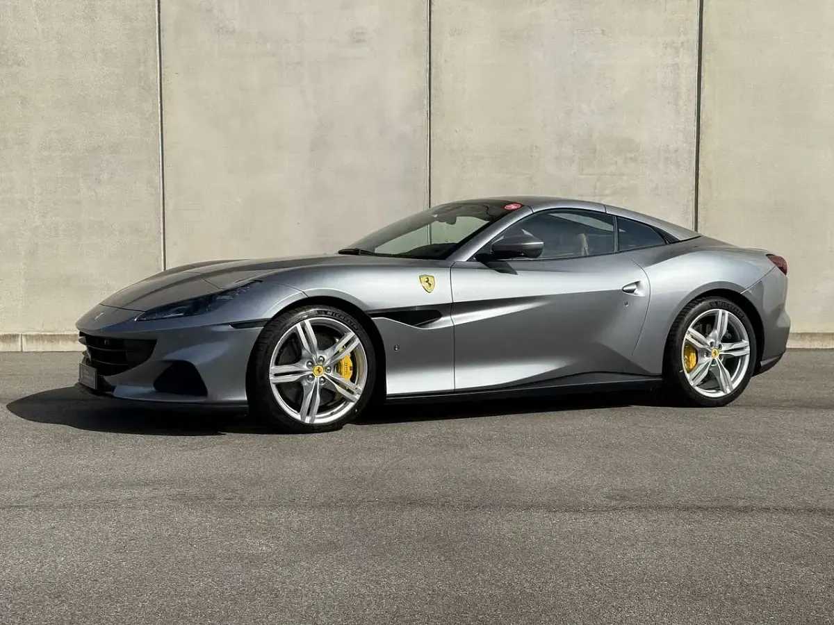Usata Ferrari Portofino 620 CV (456 kW) 2022 Grigio Cabrio