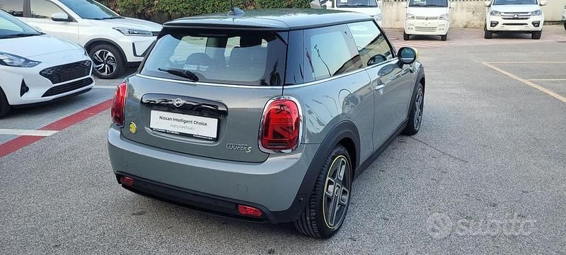 Usata Mini Cooper SE 135 kW (184 CV) 2022 Grigio Utilitaria