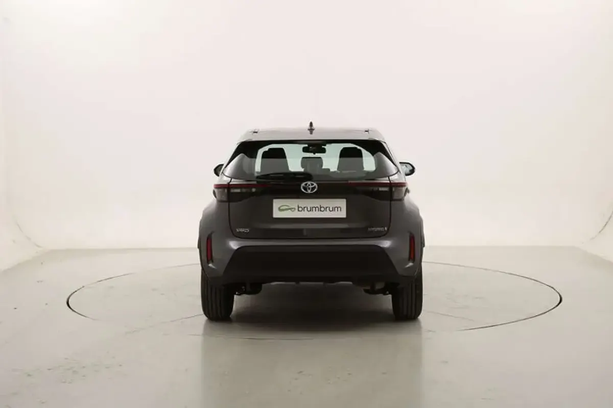 Usata Toyota Yaris Cross Business Edition 116 CV (85 kW) 2022 Grigio SUV